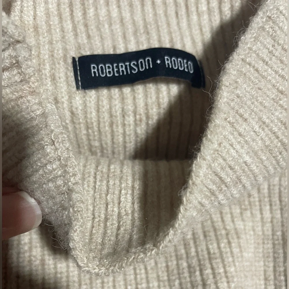 ROBERTSON + RODEO Beige Mock Neck Crop Long Sleeve Sweater Size Medium - Picture 4 of 5
